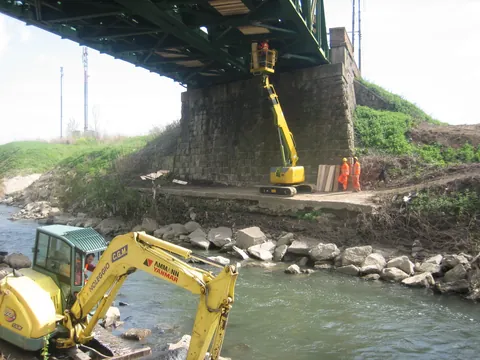Lavorazioni in prossimità del ponte