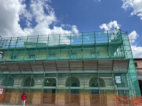 Intervento sulla facciata della stazione