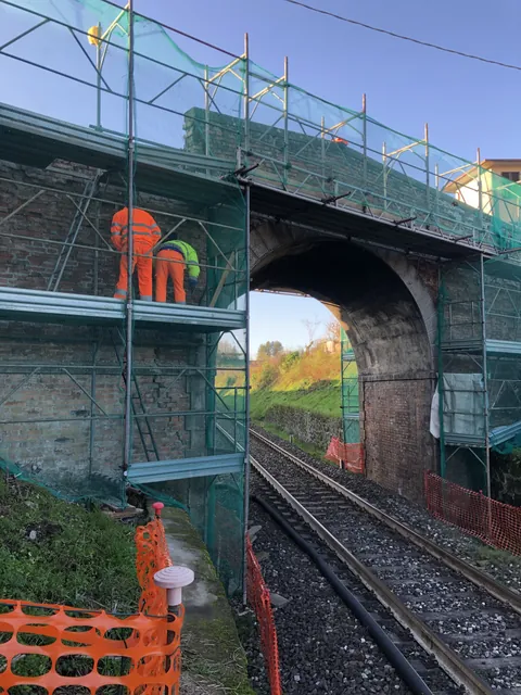 Lavorazioni in prossimità del ponte ferroviario