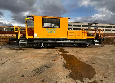 Locomotore GVS10 nel piazzale aziendale
